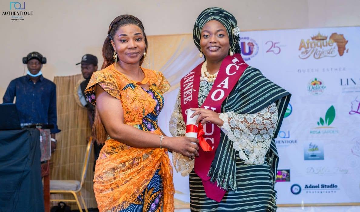 𝗟'𝗨𝗖𝗔𝗢 𝗖𝗢𝗧𝗢𝗡𝗢𝗨 𝗖𝗘́𝗟𝗘𝗕𝗥𝗘 𝗦𝗘𝗦 𝗠𝗘𝗜𝗟𝗟𝗘𝗨𝗥𝗦 𝗘́𝗧𝗨𝗗𝗜𝗔𝗡𝗧𝗦